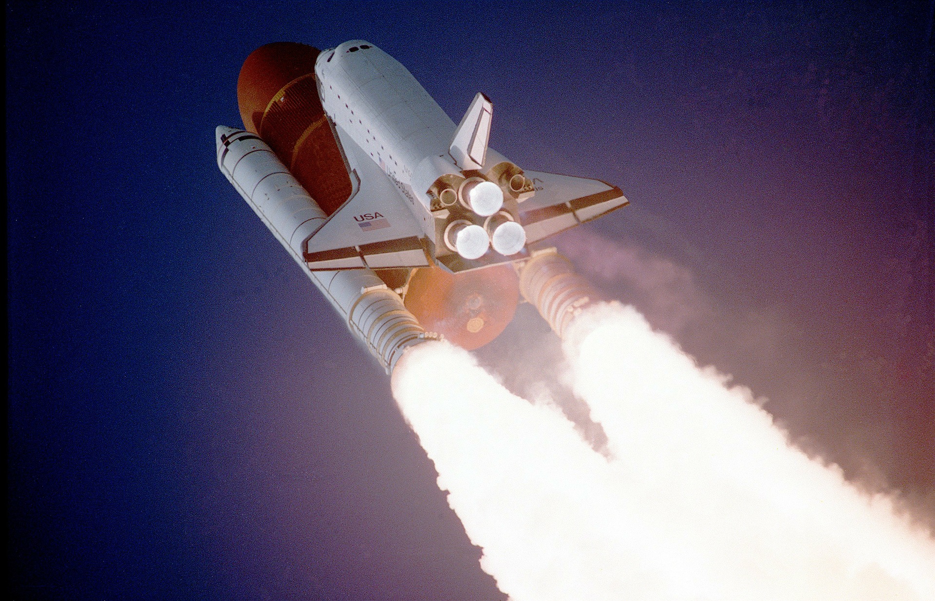 Declínio do Tether beneficia Bitcoin e criptomoeda sobe mais de 20%